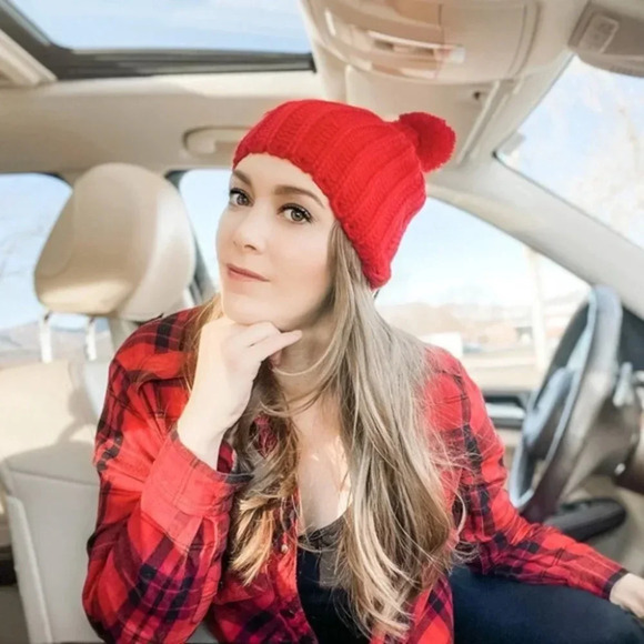 Red beanie fuzz ball hat - Picture 1 of 11